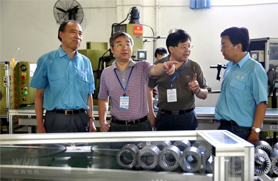 省質(zhì)量技術(shù)監(jiān)督局領(lǐng)導(dǎo)參觀皖南電機 省質(zhì)量技術(shù)監(jiān)督局領(lǐng)導(dǎo)參觀皖南電機