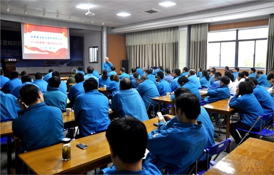 黨委副書記、工會主席胡夏生主持論壇