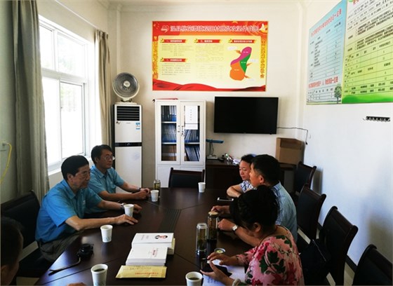 皖南電機(jī)董事長陳根喜、總經(jīng)理陳學(xué)鋒到觀陽村扶貧