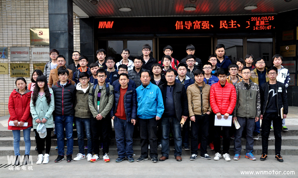 安工大在公司作畢業(yè)設(shè)計(jì)，在皖南電機(jī)合影留念